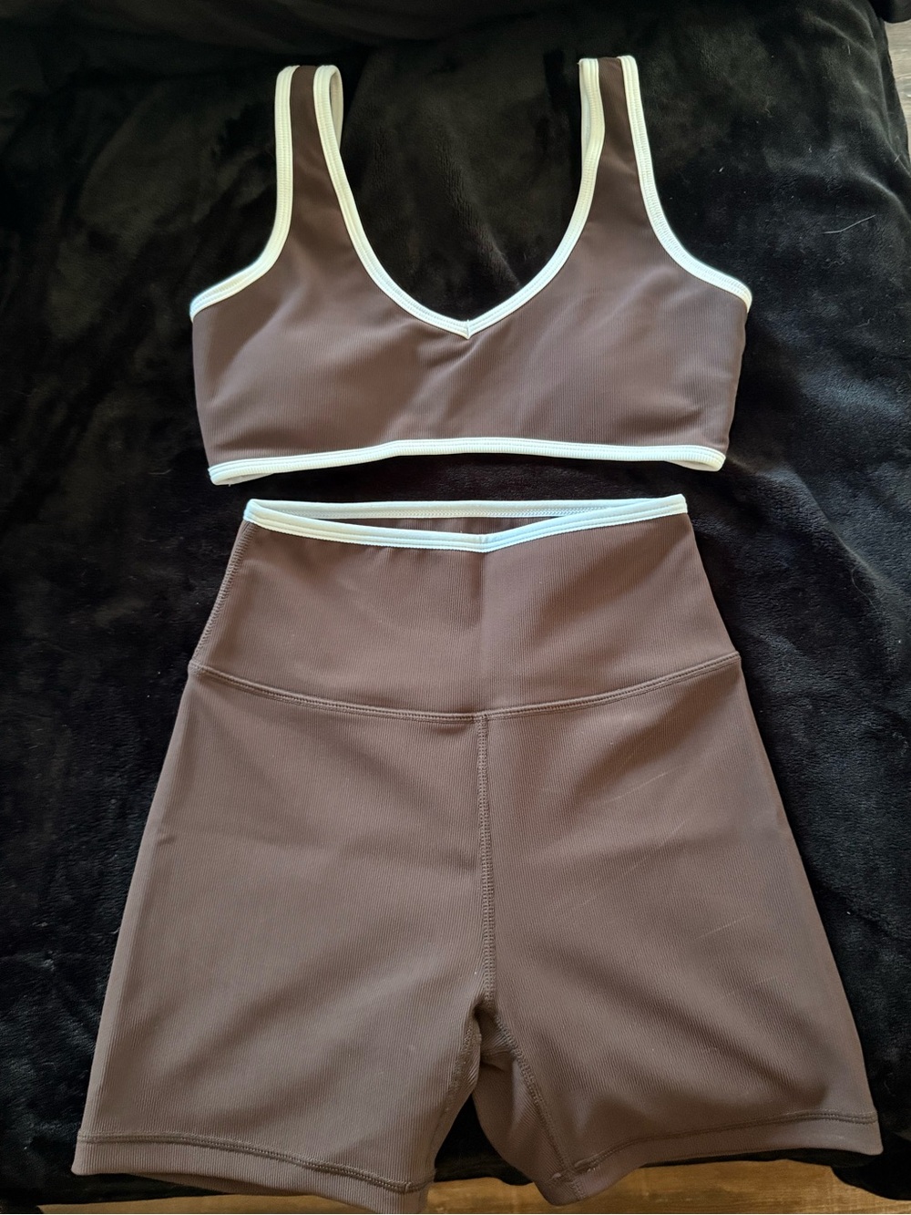 Wilo Brown Active Set with White Trim - Picture 2 of 2